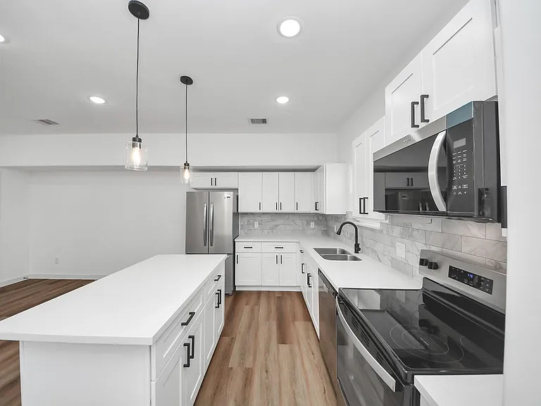 8021 Birmingham St #B — Photo 6
