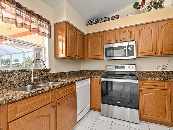 5th image of 154 SE 18th St