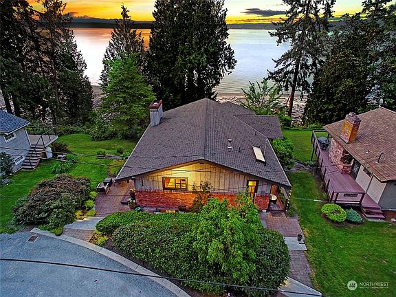 2nd image of 2821 S East Camano Drive