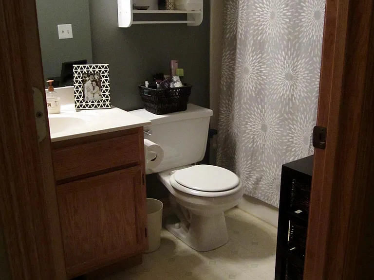 Shared full bath for 2 upstairs bedrooms