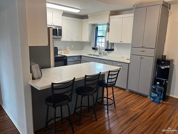 3rd image of 305 E Nanette Dr