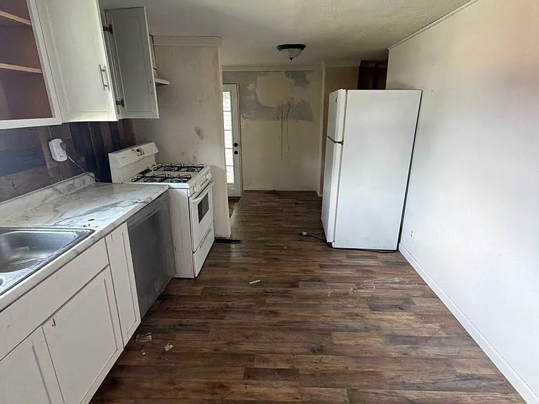 329 Park Ln — Photo 11