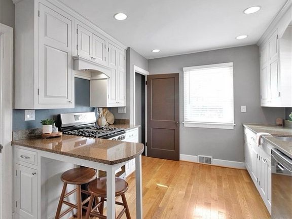 5th image of 329 Walton Dr