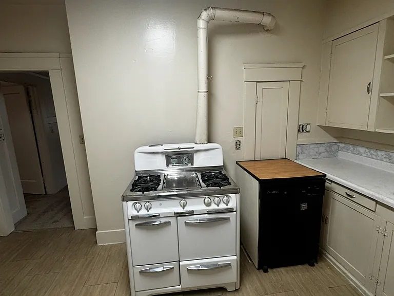 837 N Madison St — Photo 12