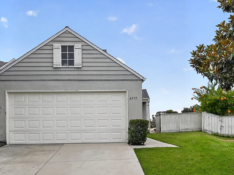 4575 Lambeth Ct — Photo 2