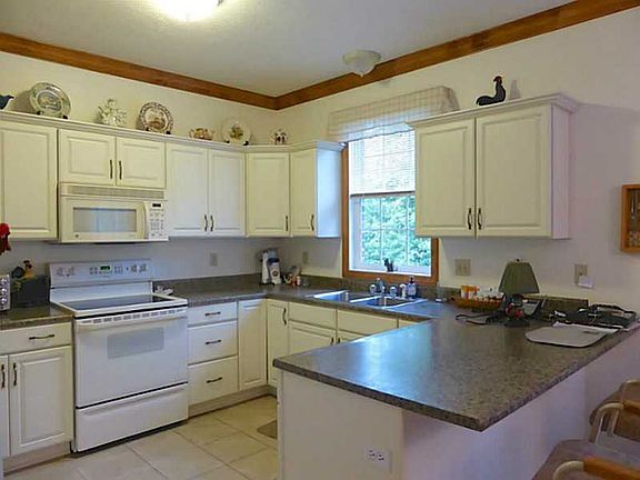 5th image of 131 Park Ln #B