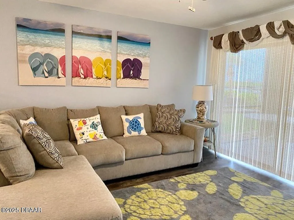 2 bed, 2.0 bath, 1068 sqft, $3,600 — Photo 2