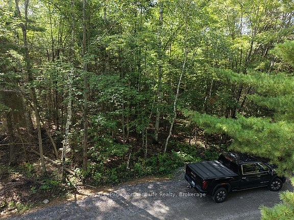 3rd image of 131 Ninovan Rd W