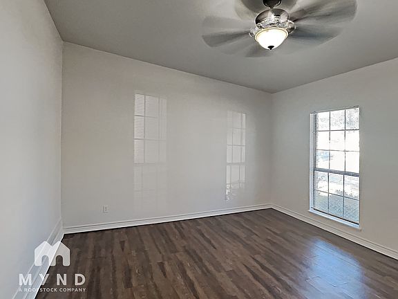 3rd image of 7104 Forestview Dr