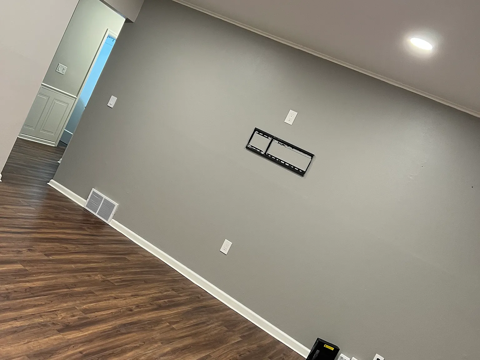 3 bed, 1.5 bath, 2548 sqft, $3,395 — Photo 4