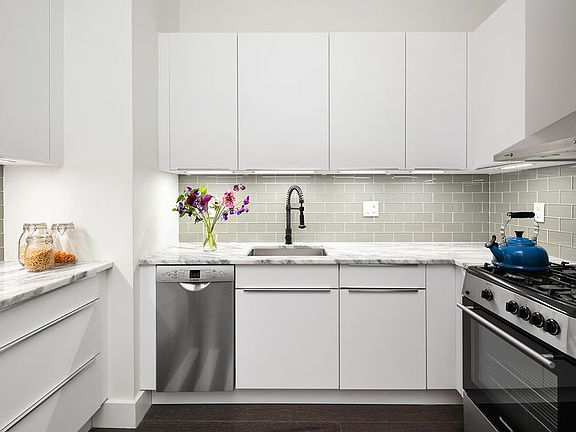 4th image of 3 Hanover Sq APT 4C