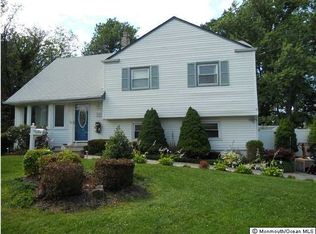 12 Millbrook Dr, Middletown, NJ 07748