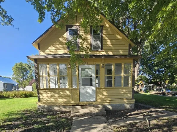 225 Union St, Tracy, MN 56175