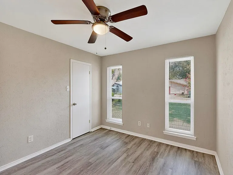 140 Trout St — Photo 24