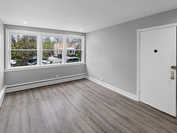 2nd image of 2823 W Balmoral Ave APT 1W