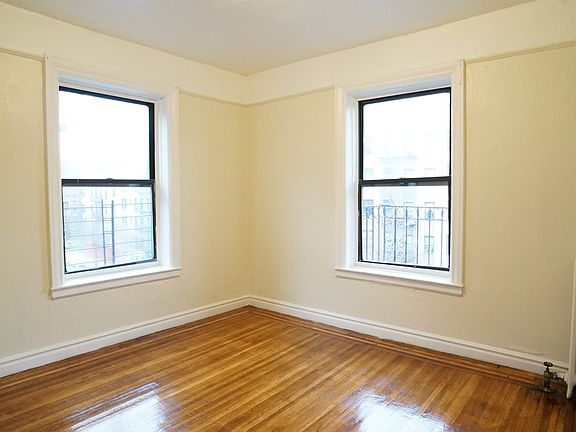 3rd image of 2274 University Ave APT 4A