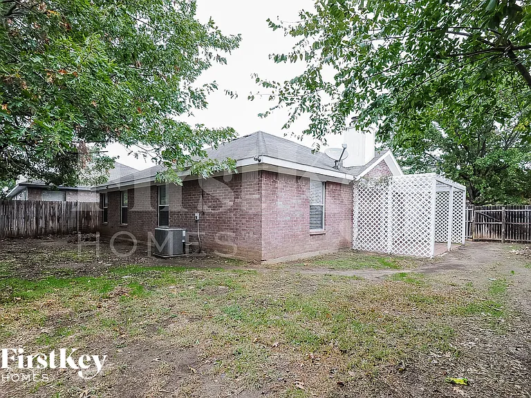 7956 Clear Brook Cir — Photo 18