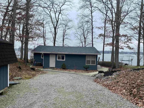 1320 Lane 150 Hamilton Lk, Hamilton, IN 46742