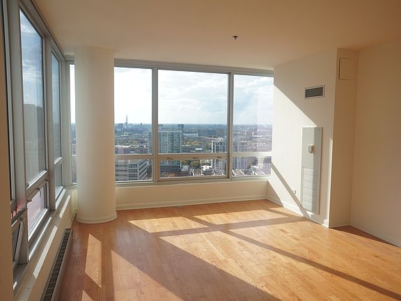 4th image of 1841 S Calumet Ave APT 2208