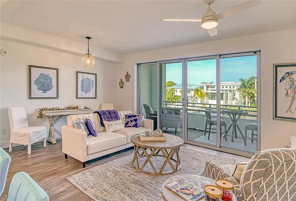 1 bed, 1.5 bath, 896 sqft, $2,295 — Photo 2