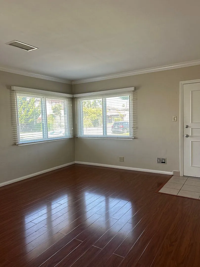 10226 England Ave — Photo 3