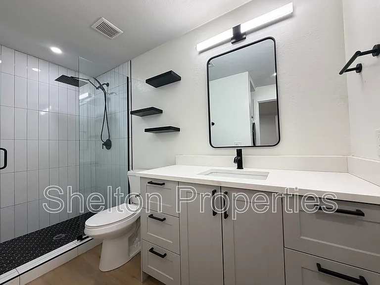 614 N 10th Ave #D — Photo 7