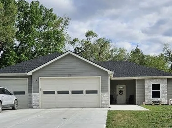 218 E 4th St, Solomon, KS 67480