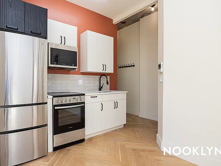 195 Humboldt St #2F — Photo 2