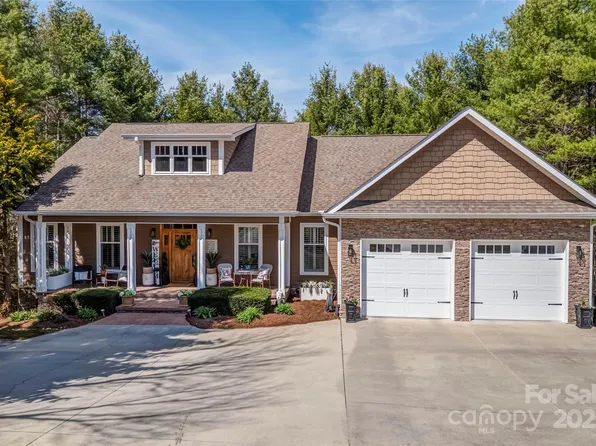 3015 Hickory Nut Trl, Hendersonville, NC 28739