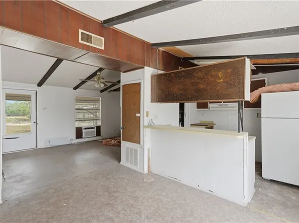 3651 E Interstate Highway 10, Seguin, TX 78155