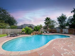 1501 W Castlewood Ave, Friendswood, TX 77546