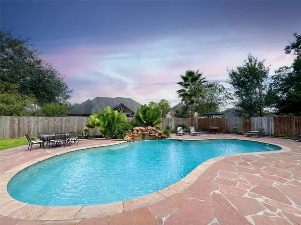 1501 W Castlewood Ave, Friendswood, TX 77546