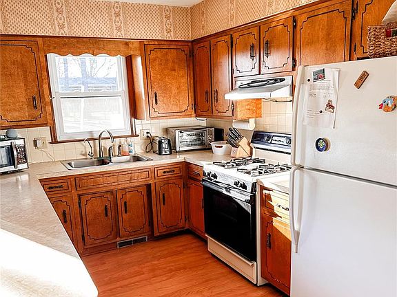 5th image of 693 N Messmer St