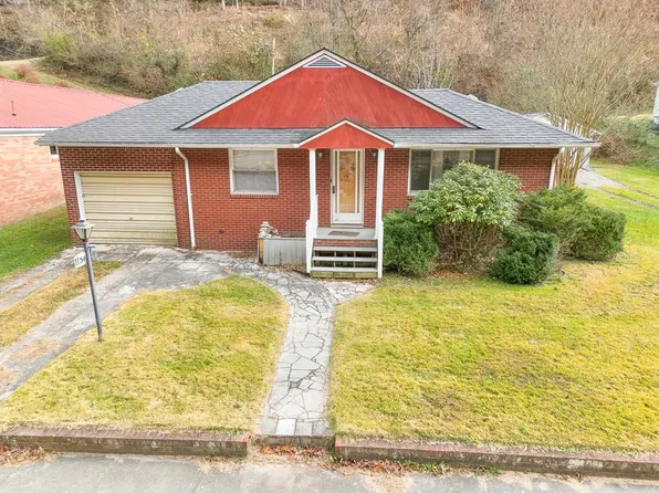 1154 Fairview St, Grundy, VA 24614