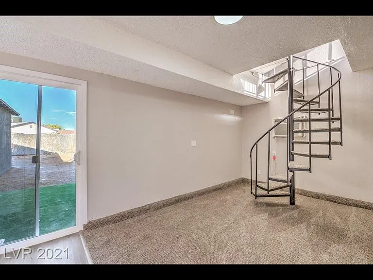 3124 Van Der Meer St — Photo 10