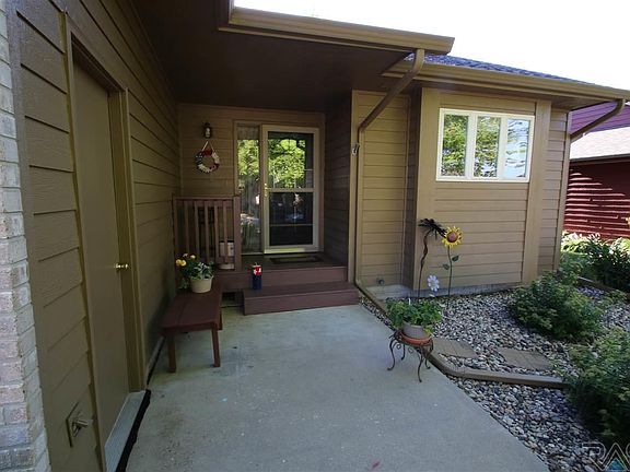 2nd image of 2731 S Avondale Ct