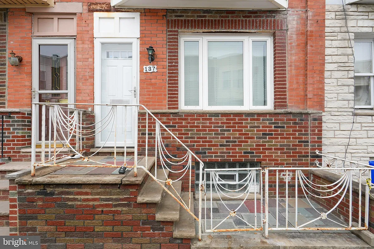 Building Photo - 137 Durfor St