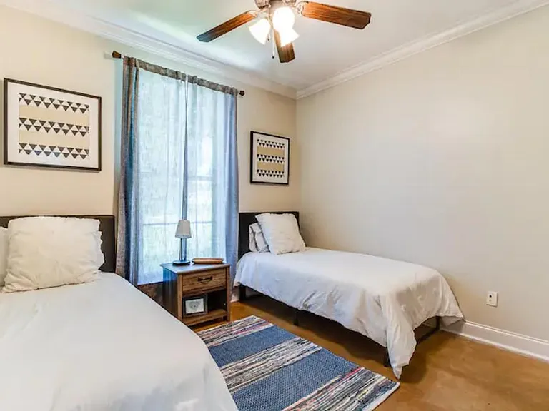 402 E Martial Ave — Photo 12