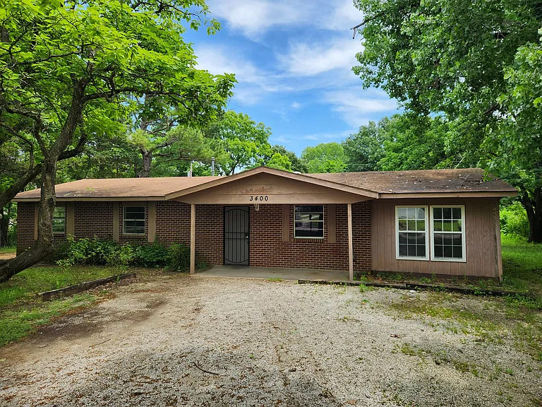 3400 Governor Harris Dr — Photo 1