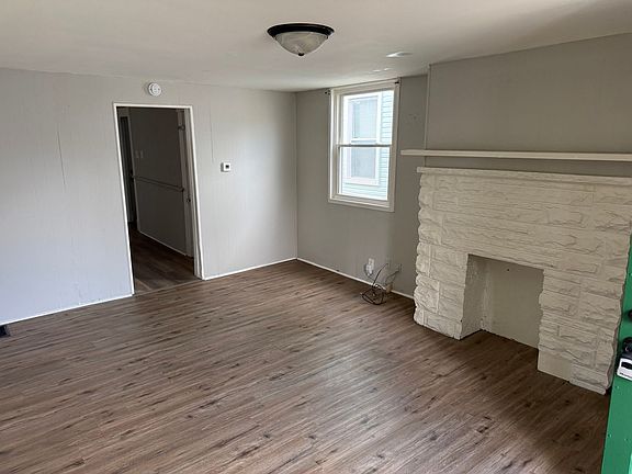 2nd image of 721 Ross Ave #B