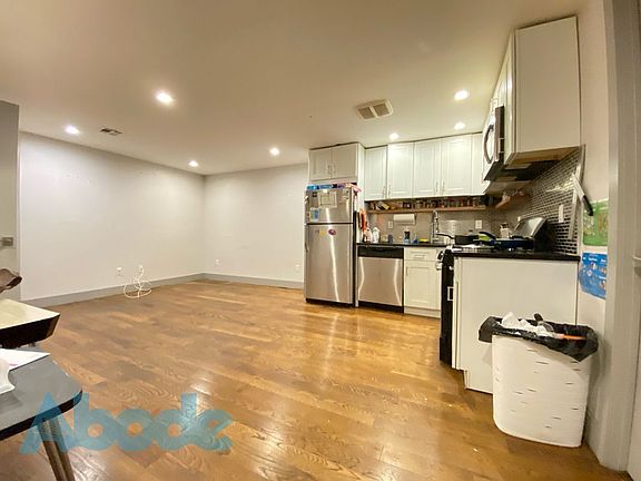 2nd image of 1258 Jefferson Ave #1B