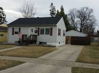 625 12th St NW, East Grand Forks, MN 56721