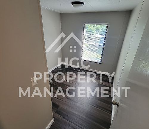 4th image of 240 Penny Ln