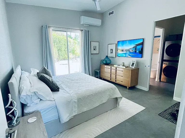 1025 E Granvia Valmonte — Photo 5