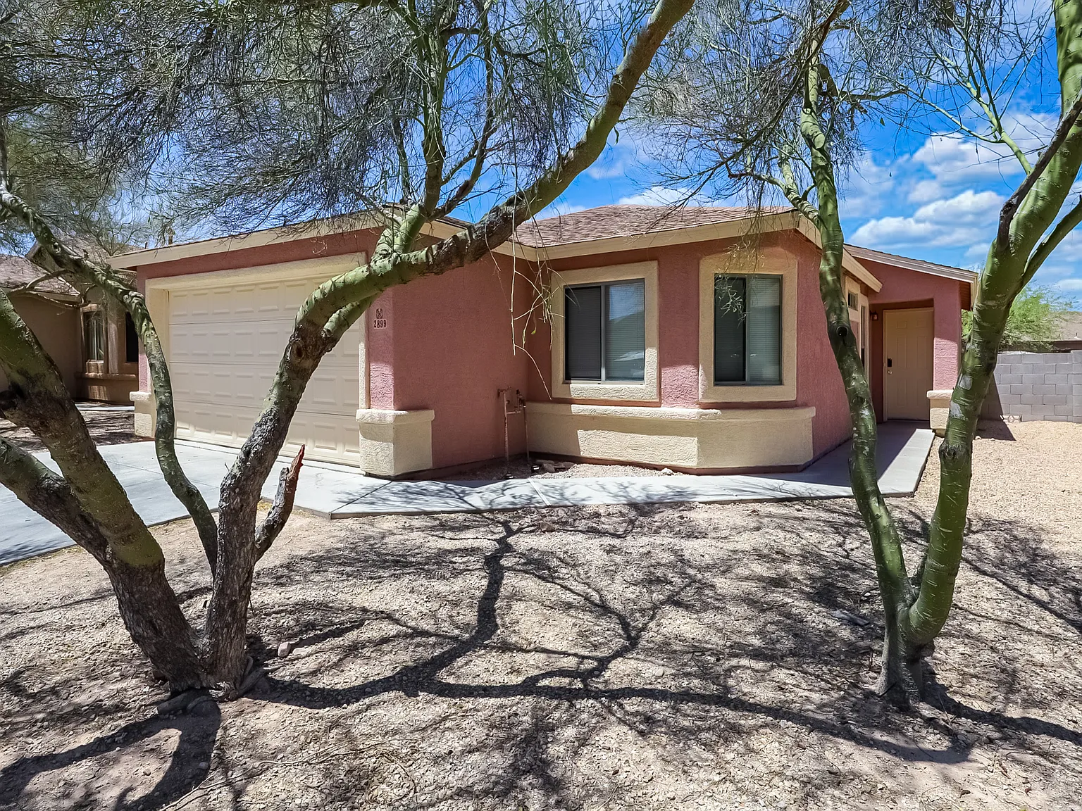 Tucson, AZ - Single-Family - $2,095.00 Available June 2024 — Photo 2
