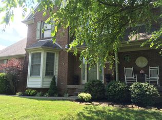 296 E Laurel River Dr, Shepherdsville, KY 40165