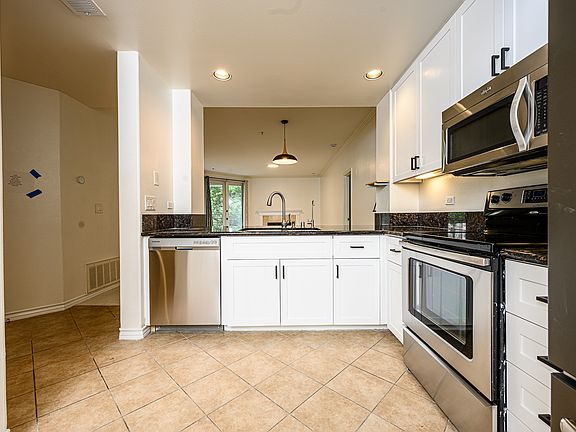 5th image of 2233 Martin APT 205