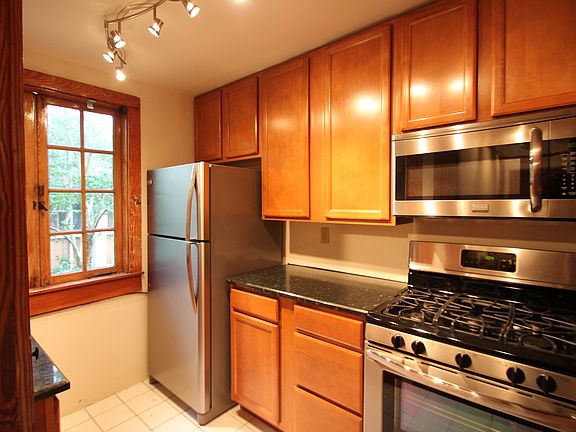 5th image of 1629 Bordeaux St #B