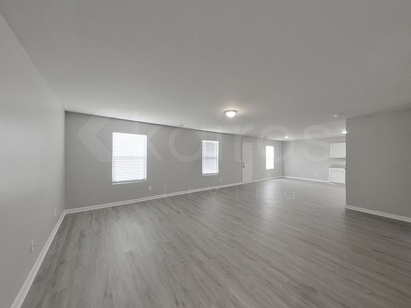 5th image of 217 Sky Hawk Ln