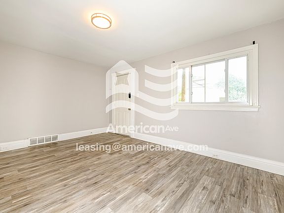 1348338_002_living_room_3.jpg